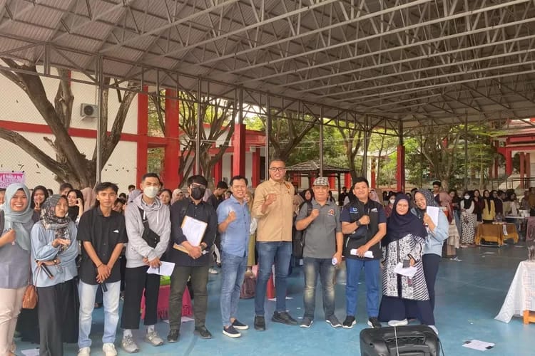 Mahasiswa FKM Untad Praktek Mini Expo Mata Kuliah Kewirausahaan