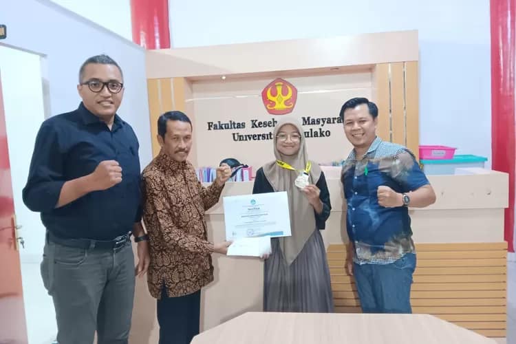 FKM Untad Beri Reward Mahasiswa Juara Karate POMNAS 2023