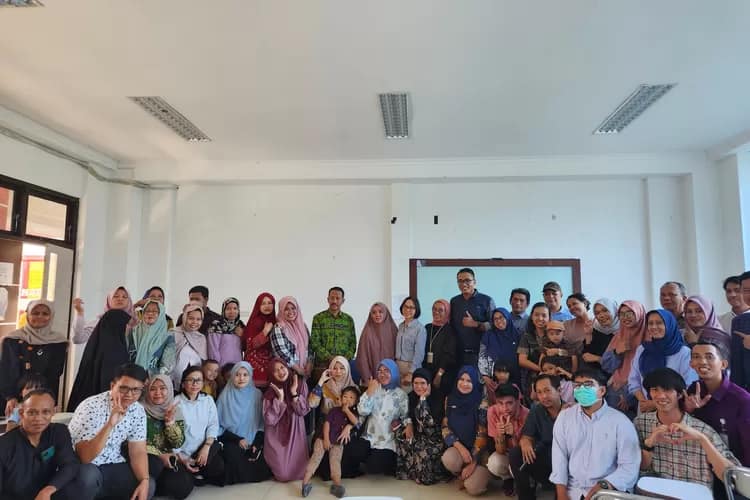 FKM Untad Gelar Acara Pelepasan Dosen dan Tenaga Kependidikan